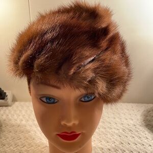 🎁HP🎁 MINK Fur Hat Vintage Handcrafted Uniquely Scrolled Beret Cupped Hat